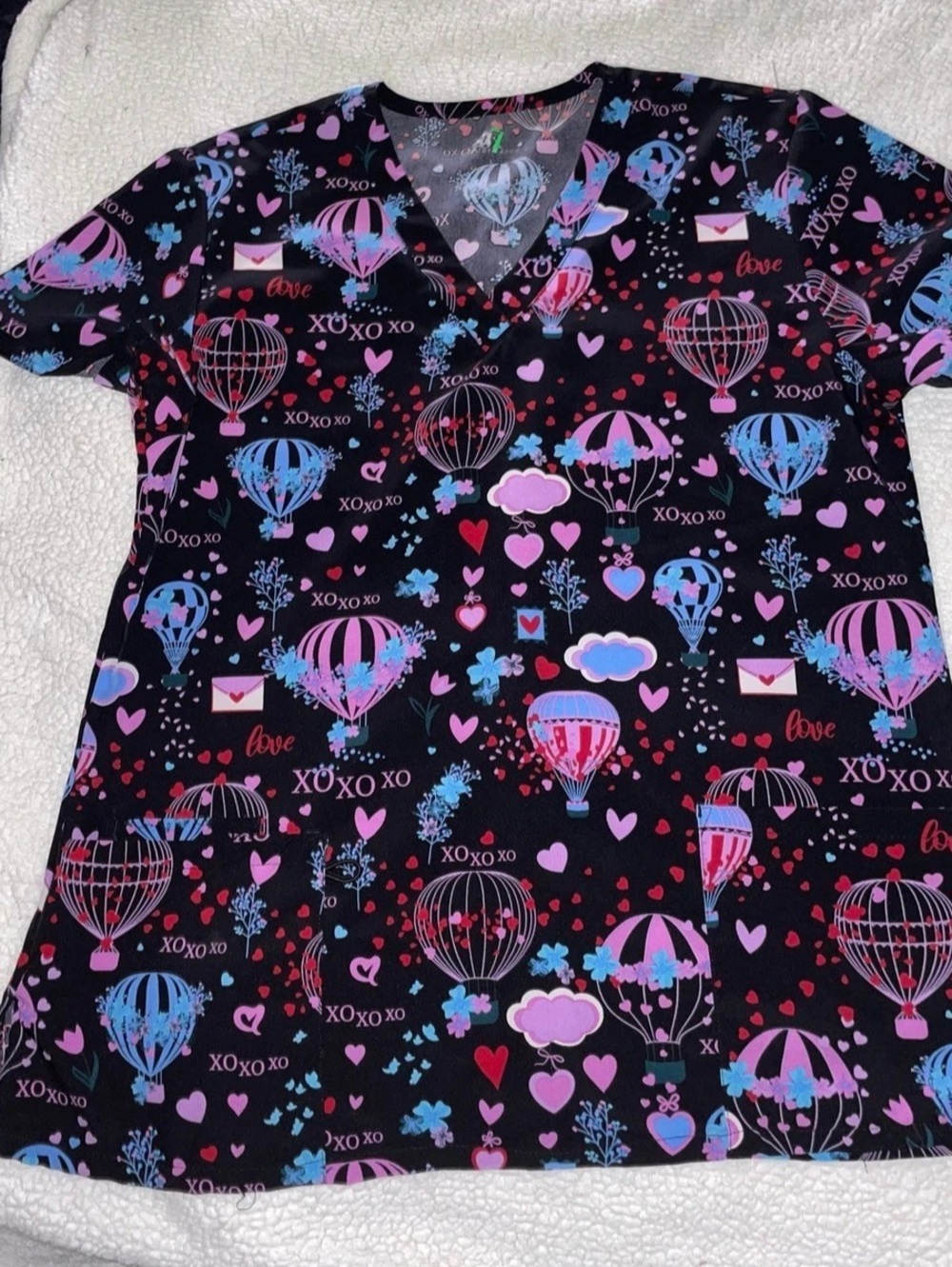 GT Performance Printed Short Sleeve Scrub Top in Black & Pink Size Large